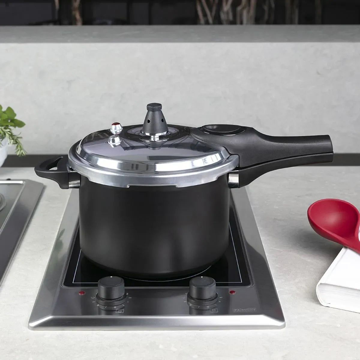 Panela de Pressão 4,2l Pressure Fundo de Indução Estrutura Alumínio Acabamento Preto 4951105 - Brinox