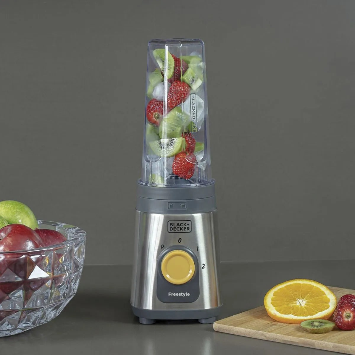 Liquidificador Freestyle 2 Copos Inox 300ml E 600ml 300w 127v 220v Ref.LP320BR Black & Decker