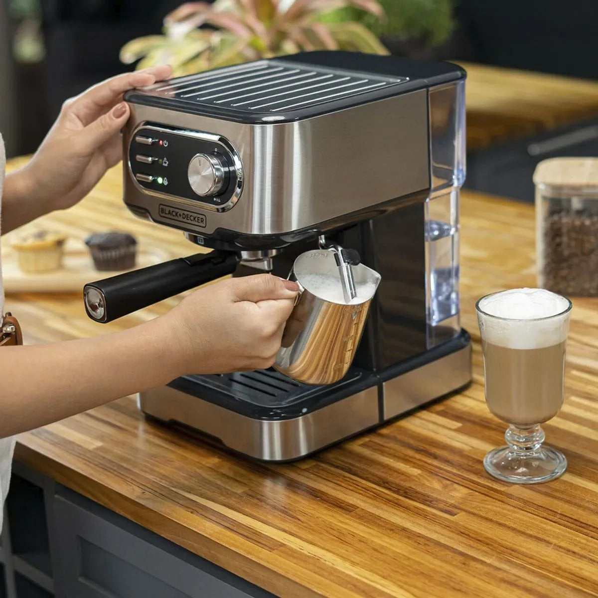 Cafeteira Elétrica Expresso 2 Xícaras 1,5L 1100w 127v 220v CE1100GBR - Black & Decker