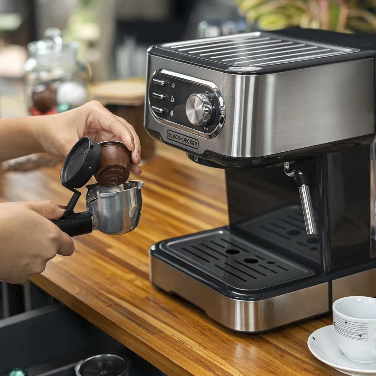 Cafeteira Elétrica Expresso 2 Xícaras 1,5L 1100w 127v 220v CE1100GBR - Black & Decker